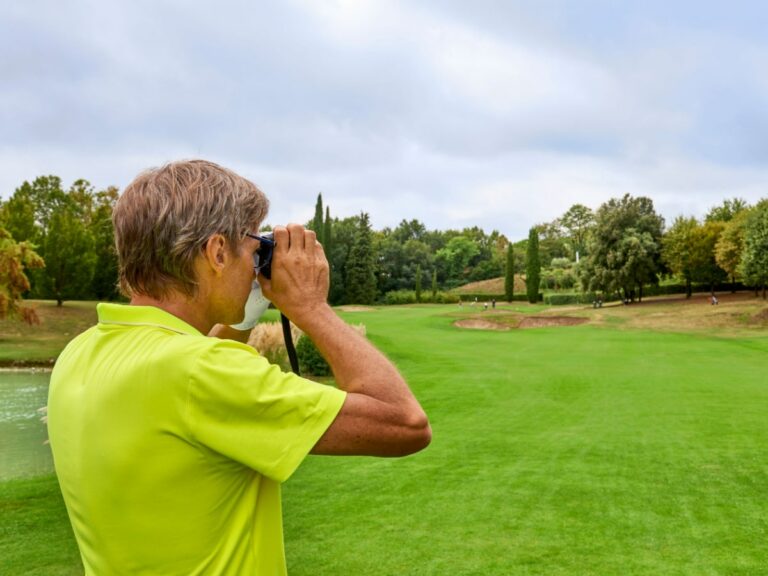 How Does A Golf Rangefinder Work? Golfers Gear